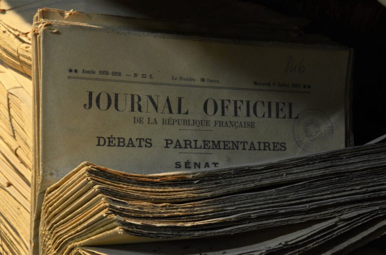 Exemplaires anciens du Journal officiel