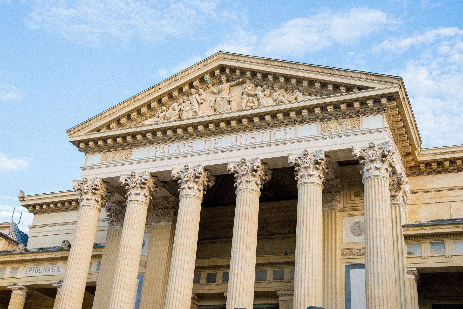 PREFECTURE APPROACHES FOR FOREIGNERS: WHAT PLACE FOR LAWYERS?