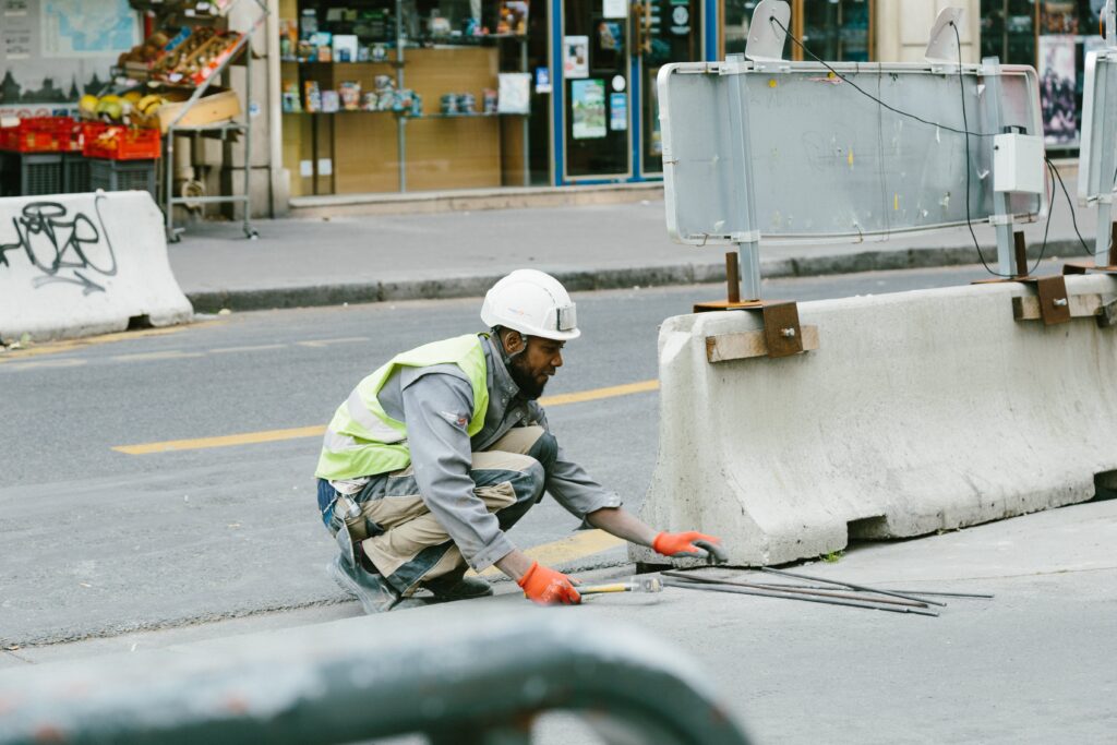 Ouvrier au travail sur un chantier