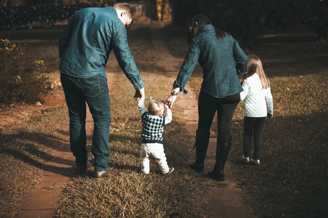 Foreign minor child adopted by French national : how and when French citizenship can be claimed ?