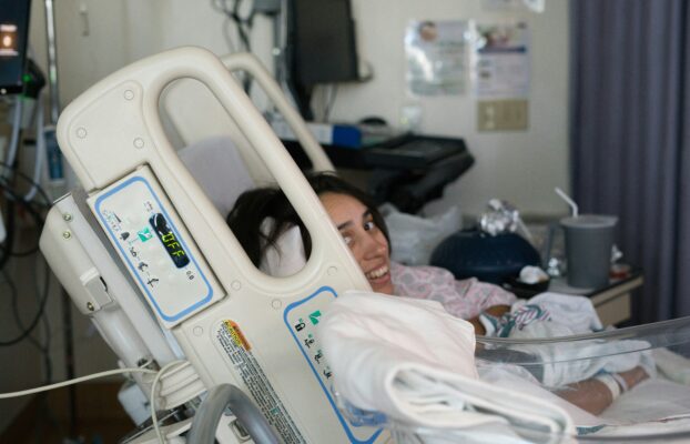 Parents d&rsquo;enfants hospitalisés en France : quels sont vos droits au séjour ?