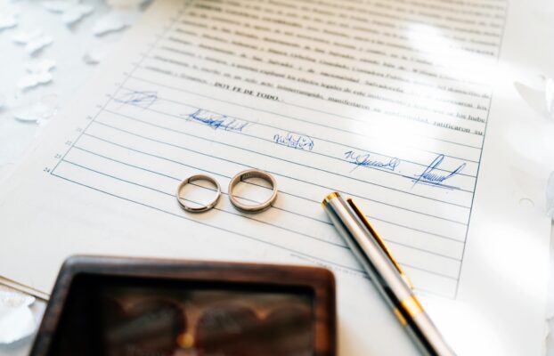 Déclaration de nationalité par mariage : Pourquoi le Certificat de Nationalité Française (CNF) reste incontournable