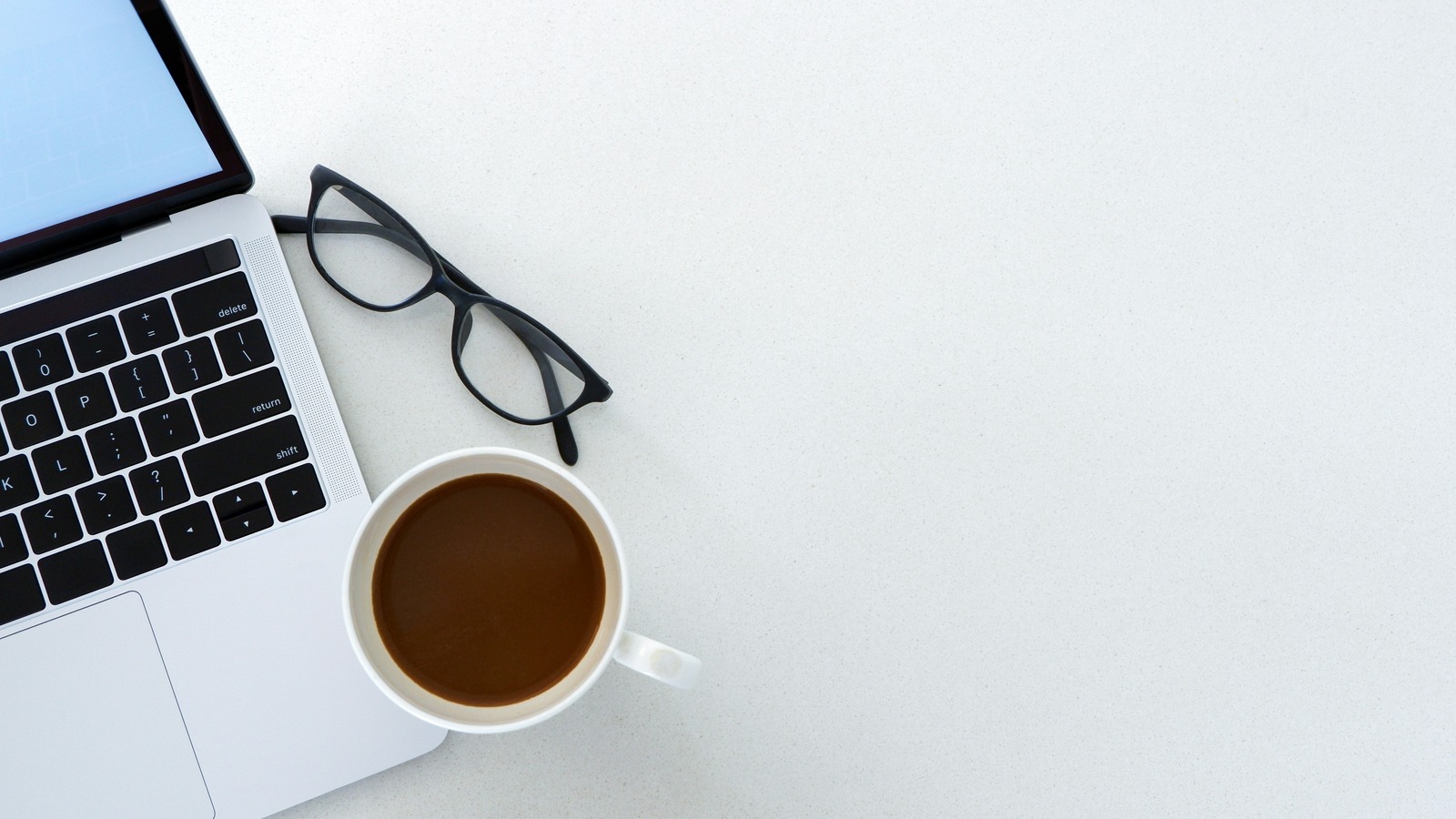 Remote Work from France: What the New “Visitor” Status Clarification Means for You