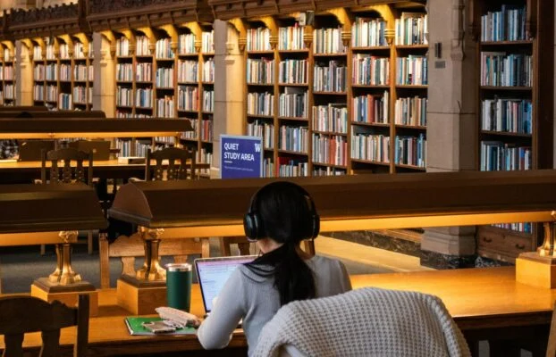 Titre de séjour étudiant : le seuil de ressources porté à 877,50 € par mois